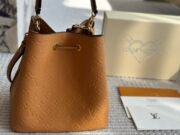 ⁦Louis Vuitton NeoNoe Shoulder Bag Handbag⁩ - الصورة ⁦5⁩