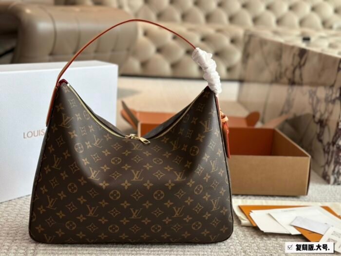 ⁦Louis Vuitton Slouchy MM Shoulder Bag Handbag⁩ - الصورة ⁦1⁩