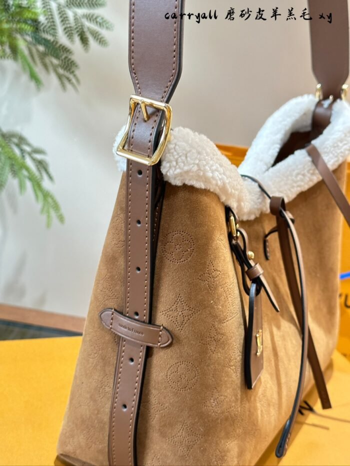 ⁦Louis Vuitton Carryall Shoulder Bag Handbag⁩ - الصورة ⁦4⁩