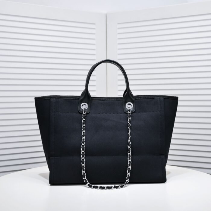 ⁦Chanel Cruise Chain Canvas Beach Bag Shopping bag Tote Shoulder Bag Handbag⁩ - الصورة ⁦3⁩