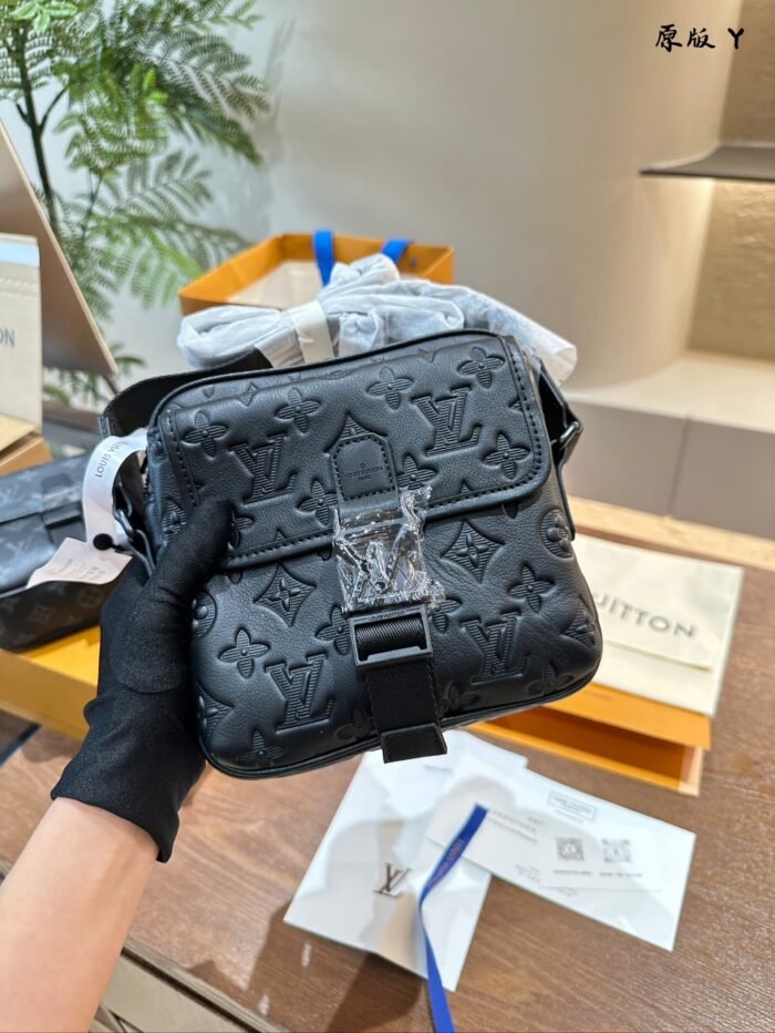Louis Vuitton Shoulder Bag Handbag - Image 4