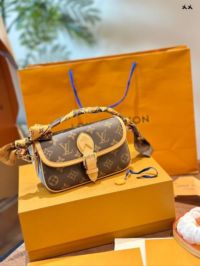 ⁦Louis Vuitton Nano Diane Shoulder Bag Handbag⁩ - الصورة ⁦2⁩