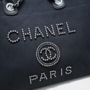⁦Chanel Cruise Chain Canvas Beach Bag Shopping bag Tote Shoulder Bag Handbag⁩ - الصورة ⁦6⁩