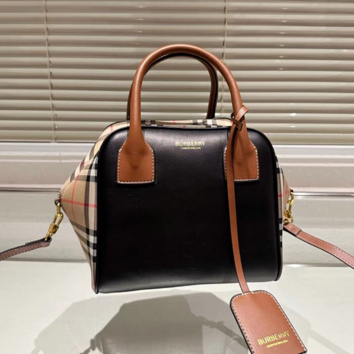 ⁦Burberry Bowling Handbag Bag Small⁩ - الصورة ⁦5⁩
