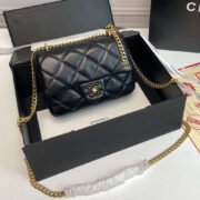⁦Chanel CC CF Enamel Buckle Bag⁩ - الصورة ⁦4⁩