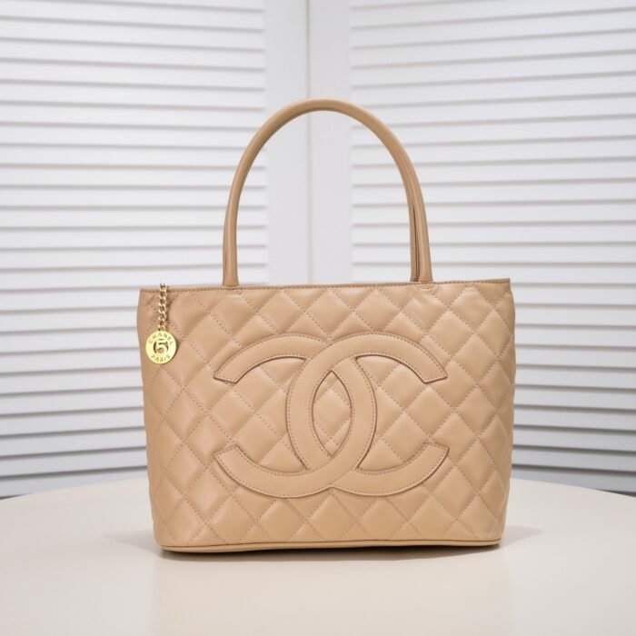 ⁦Chanel Vintagep Hilton Bag Tote  Shoulder Bag Handbag⁩ - الصورة ⁦1⁩