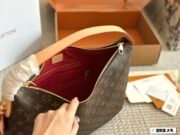 ⁦Louis Vuitton Slouchy MM Shoulder Bag Handbag⁩ - الصورة ⁦8⁩