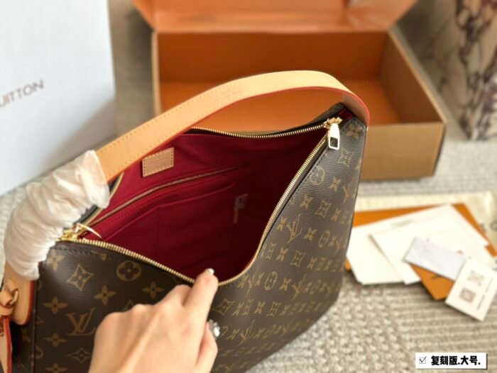 ⁦Louis Vuitton Slouchy MM Shoulder Bag Handbag⁩ - الصورة ⁦8⁩
