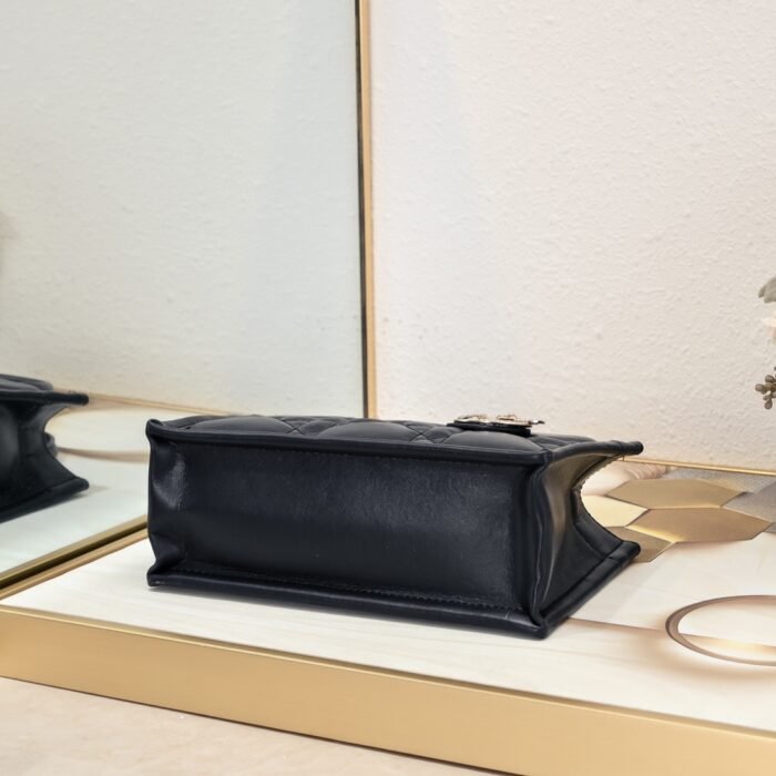 ⁦Mini Book Tote Maria Grazia Chiuri design Shoulder Bag Handbag⁩ - الصورة ⁦7⁩