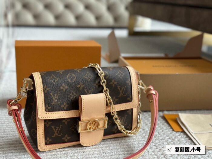 ⁦Louis Vuitton Dauphine Soft Shoulder Bag Handbag⁩ - الصورة ⁦9⁩