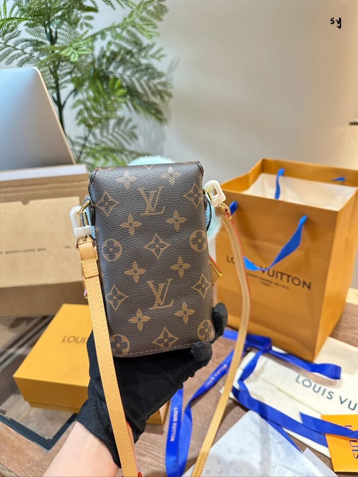 ⁦Louis Vuitton Vivienne Shoulder Bag Handbag⁩ - الصورة ⁦5⁩