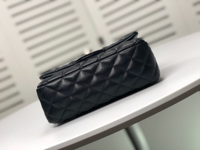 ⁦Chanel Cross Body Metal Ball Chain Shoulder Bag Handbag⁩ - الصورة ⁦4⁩