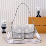 ⁦Louis Vuitton LV Diane Embossed Grained Shoulder Crossbody Bag M14214⁩ - الصورة ⁦2⁩