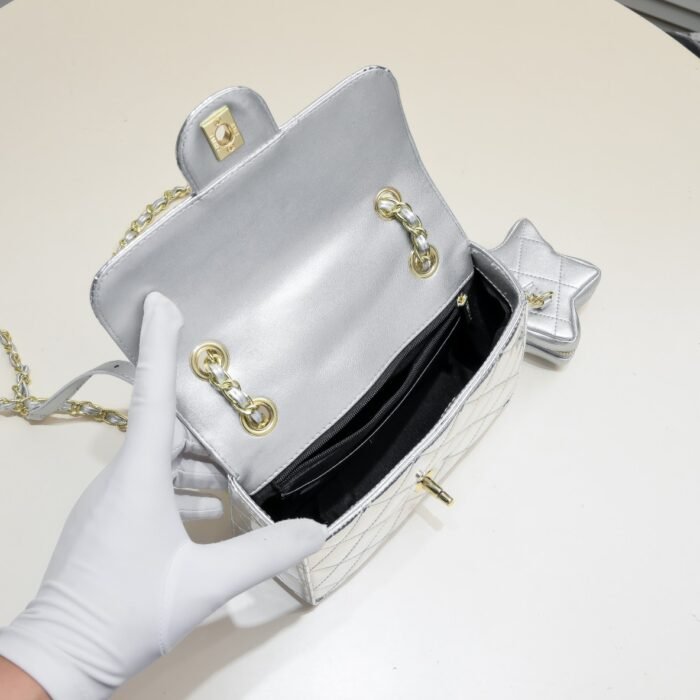⁦Chanel 24c CF Stars Bag Patent Leather Silver Shoulder Bag Handbag⁩ - الصورة ⁦8⁩