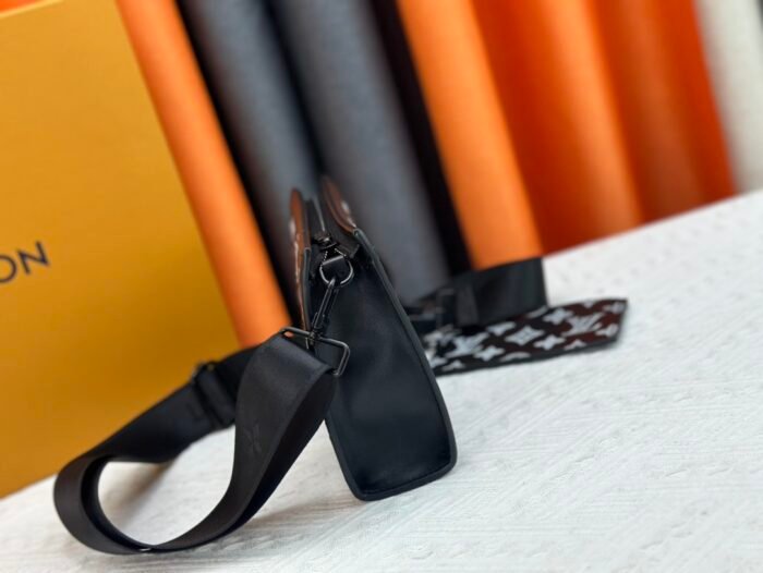 ⁦Louis Vuitton Gaston M81124 M83384 Shoulder Bag Handbag⁩ - الصورة ⁦3⁩