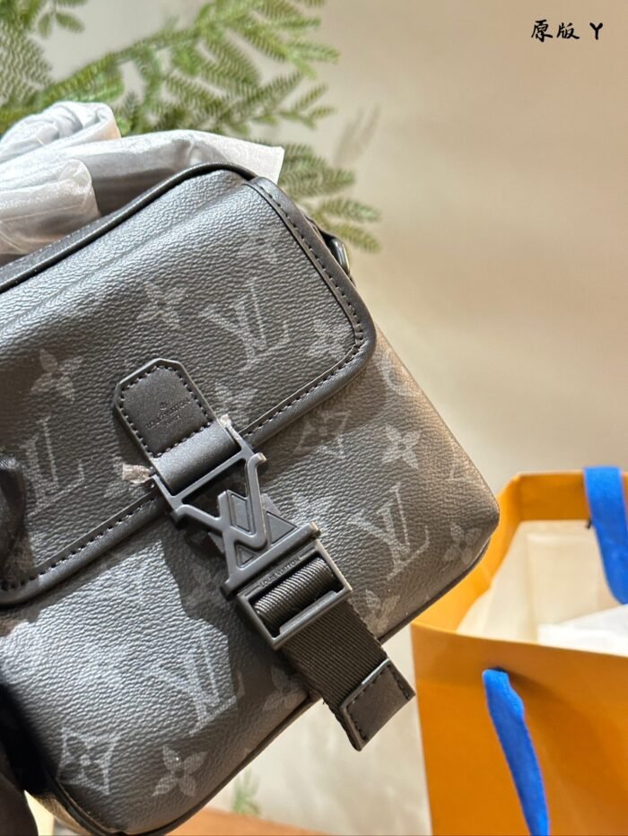 Louis Vuitton Shoulder Bag Handbag - Image 8