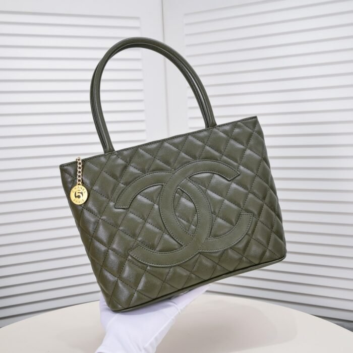 ⁦Chanel Vintagep Hilton Bag Tote  Shoulder Bag Handbag⁩ - الصورة ⁦5⁩