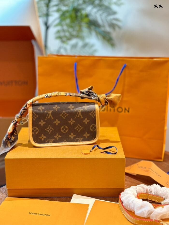 ⁦Louis Vuitton Nano Diane Shoulder Bag Handbag⁩ - الصورة ⁦3⁩