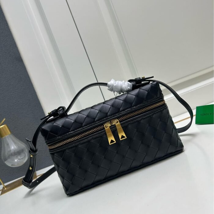 ⁦Bottega Veneta Intrecciato Mini Shoulder Crossbody Cosmetic Bag⁩ - الصورة ⁦2⁩