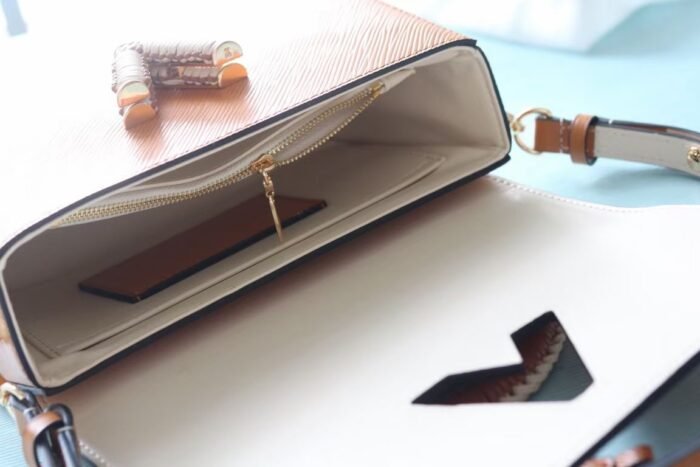 Louis Vuitton LV Twist Shoulder Crossbody Handbag M22236 - Image 8