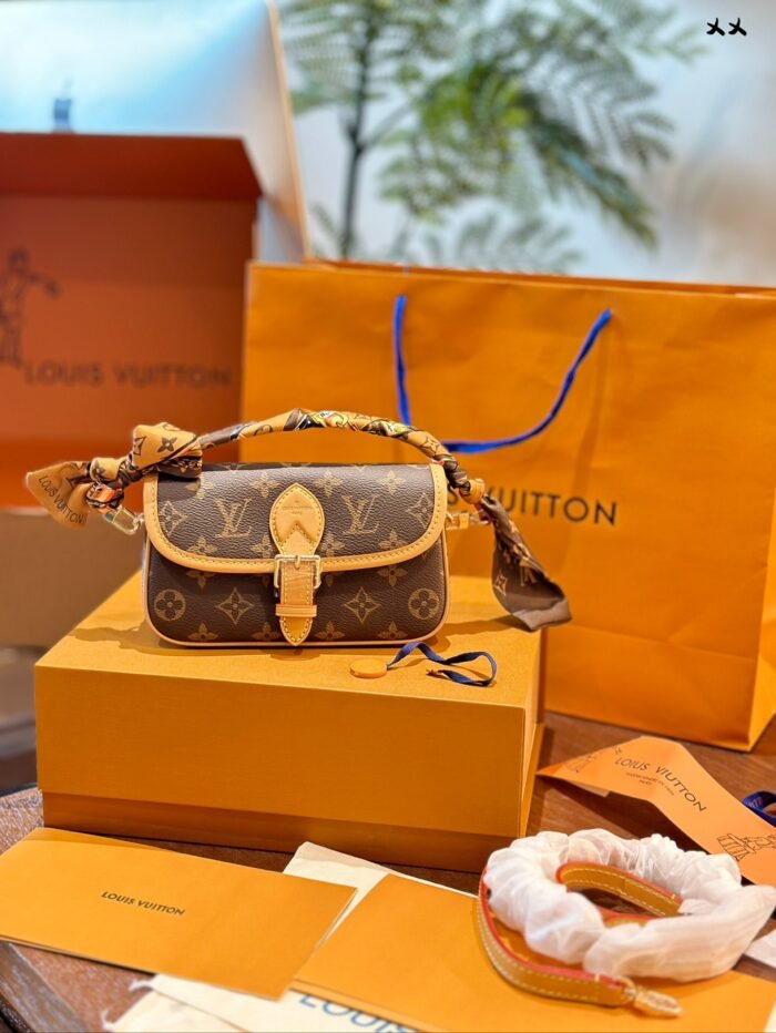 ⁦Louis Vuitton Nano Diane Shoulder Bag Handbag⁩ - الصورة ⁦1⁩