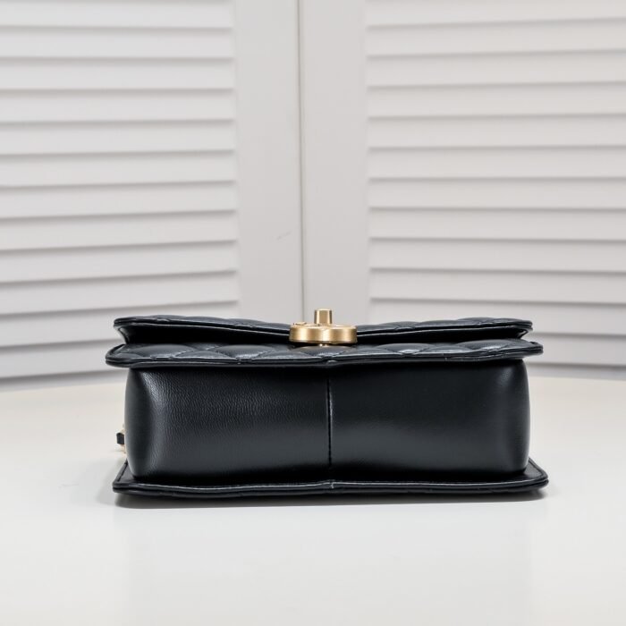 ⁦Chanel Soft Sheepskin Chain  Shoulder Bag Handbag⁩ - الصورة ⁦4⁩