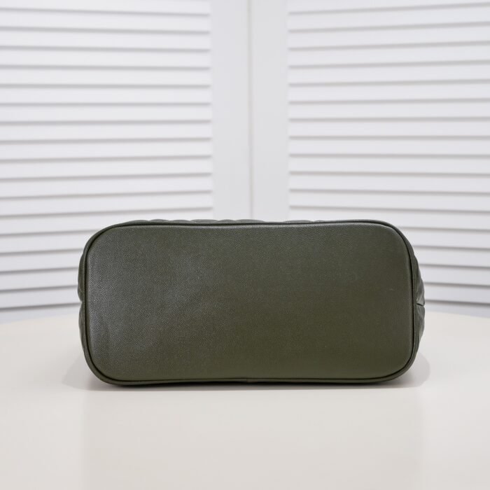 ⁦Chanel Vintagep Hilton Bag Tote  Shoulder Bag Handbag⁩ - الصورة ⁦4⁩