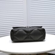 ⁦Chanel Chanel Lambskin Quilted Small 19 Flap Shoulder Bag Handbag⁩ - الصورة ⁦4⁩