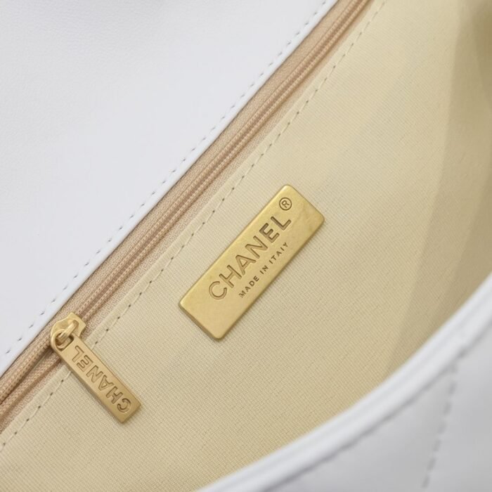Chanel Lambskin Quilted Small 19 Flap Shoulder Bag Handbag - Image 9