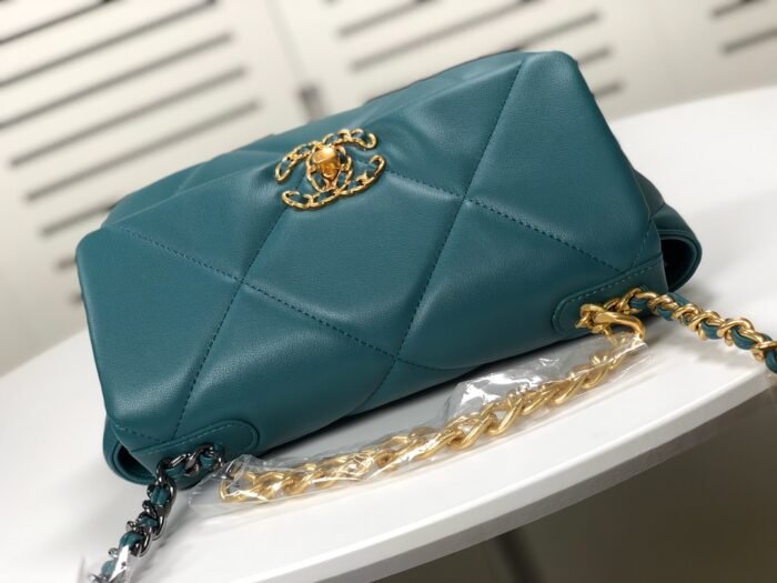 Chanel Lambskin Quilted Small 19 Flap Shoulder Bag Handbag - Image 5