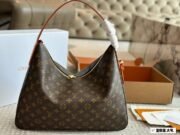 ⁦Louis Vuitton Slouchy MM Shoulder Bag Handbag⁩ - الصورة ⁦7⁩