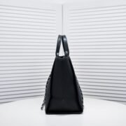 ⁦Chanel Cruise Chain Canvas Beach Bag Shopping bag Tote Shoulder Bag Handbag⁩ - الصورة ⁦2⁩