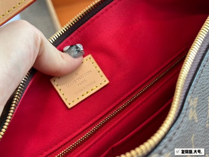 ⁦Louis Vuitton Slouchy MM Shoulder Bag Handbag⁩ - الصورة ⁦9⁩