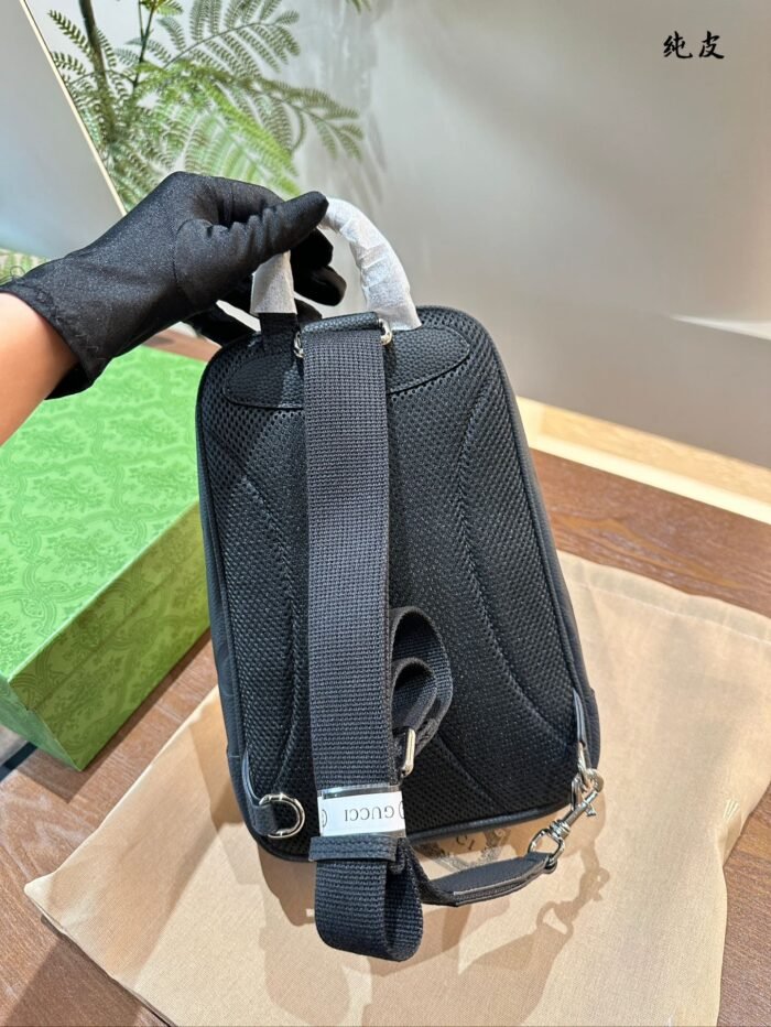 Gucci Cross Body Bag - Image 4