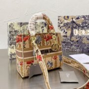 ⁦Dior The LADY D-LITE Bag⁩ - الصورة ⁦2⁩