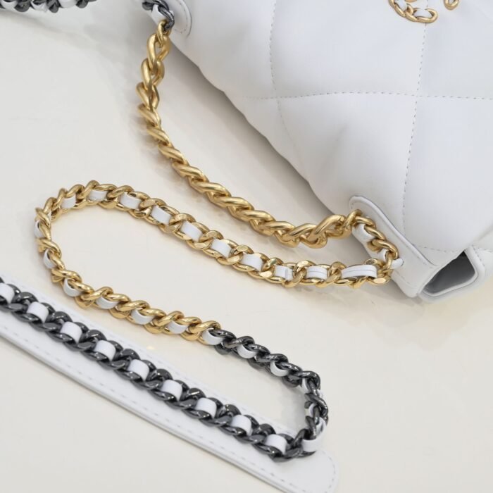 Chanel Lambskin Quilted Small 19 Flap Shoulder Bag Handbag - Image 7