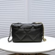 ⁦Chanel Chanel Lambskin Quilted Small 19 Flap Shoulder Bag Handbag⁩ - الصورة ⁦3⁩