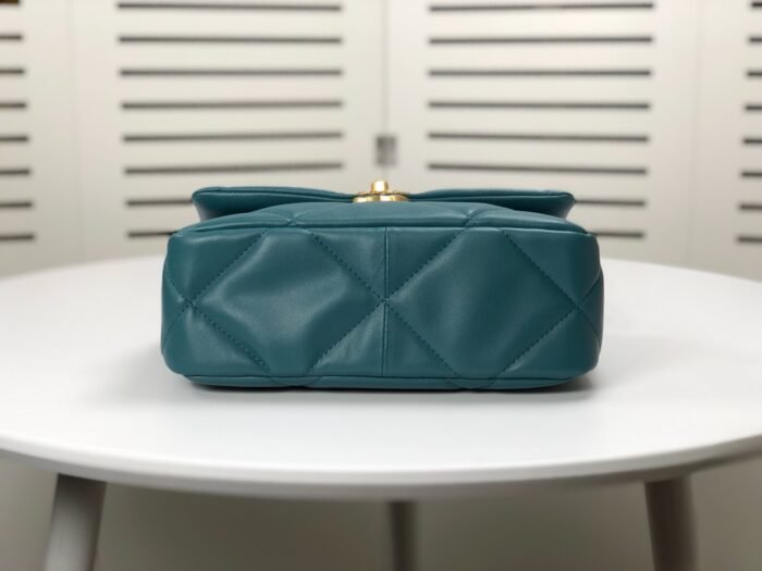 Chanel Lambskin Quilted Small 19 Flap Shoulder Bag Handbag - Image 6