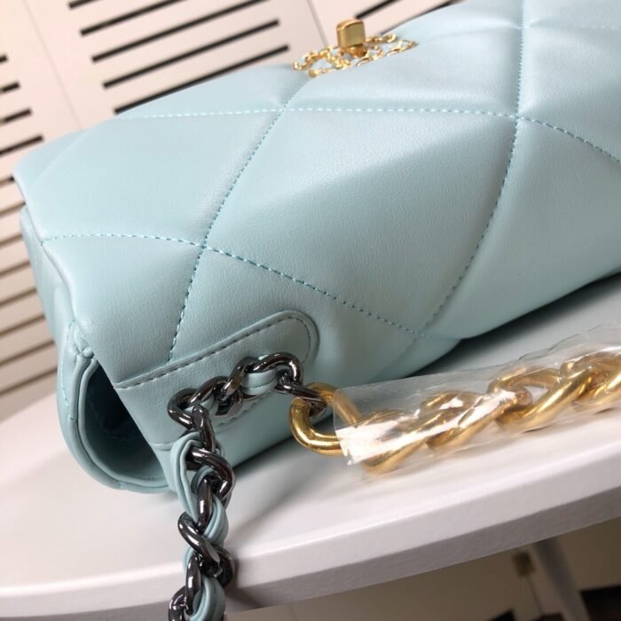 Chanel Lambskin Quilted Medium19 Flap Shoulder Bag Handbag - Image 5