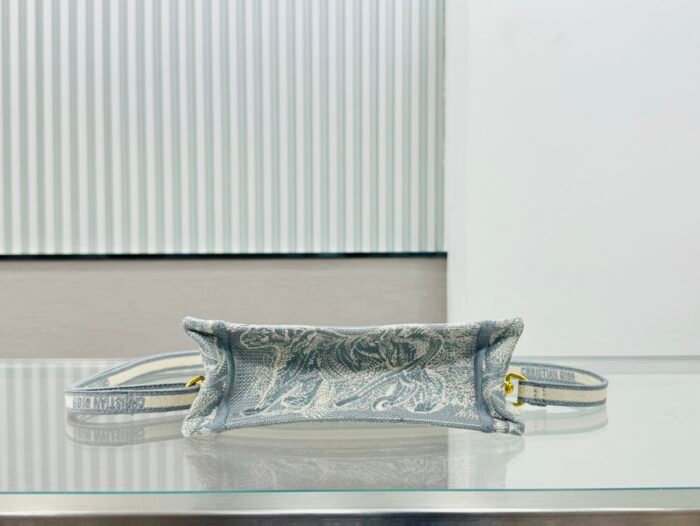 ⁦Dior Book Tote Mini Grey Tiger Embroider Shoulder Bag Handbag⁩ - الصورة ⁦7⁩