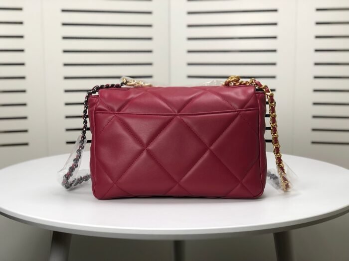 ⁦Chanel Lambskin Quilted Medium19 Flap Shoulder Bag Handbag⁩ - الصورة ⁦3⁩