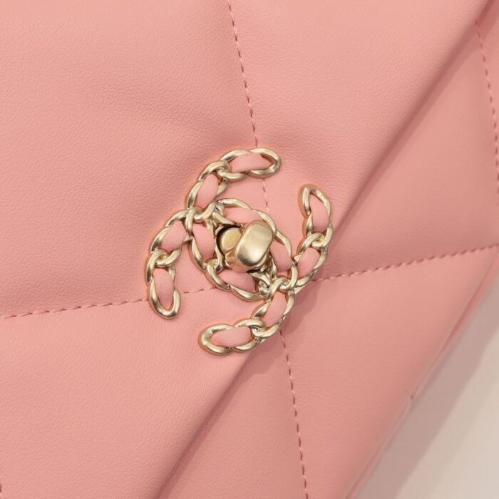 ⁦Chanel Lambskin Quilted Large19 Flap Shoulder Bag Handbag⁩ - الصورة ⁦6⁩