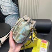 ⁦FENDI Fendi Iconic embossed FF pattern Bucket Bpattern Bucket Bag Shoulder Handbag  8BS093-AUPI-F1SKI⁩ - الصورة ⁦7⁩