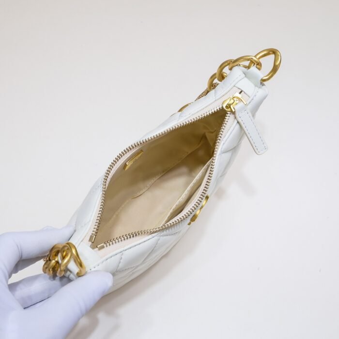 ⁦Chanel 23A Fringed Gold Chain Hobo Underarm Shoulder Bag Handbag⁩ - الصورة ⁦8⁩