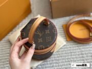 ⁦Louis Vuitton Cannes Shoulder Bag Handbag⁩ - الصورة ⁦3⁩