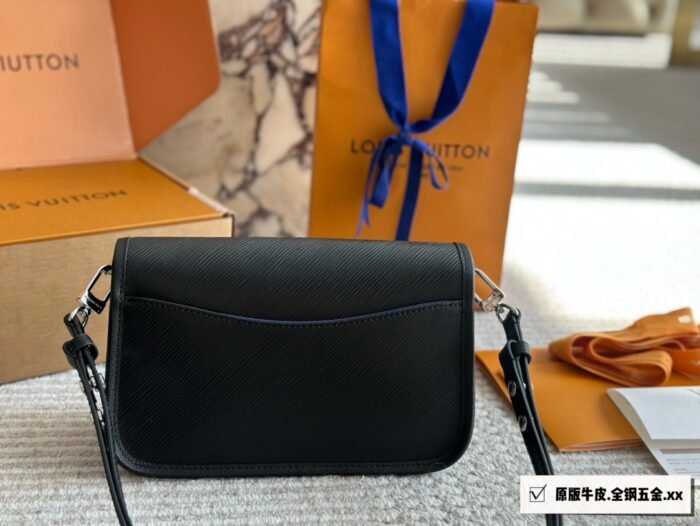⁦Louis Vuitton Buci Shoulder Bag Handbag⁩ - الصورة ⁦5⁩
