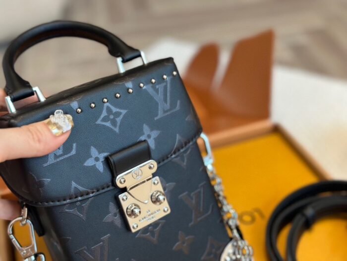 Louis Vuitton Camerabox Shoulder Bag Handbag - Image 2