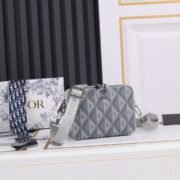 ⁦DIOR Oblique Classic Embroidery Crossbody Bag⁩ - الصورة ⁦5⁩