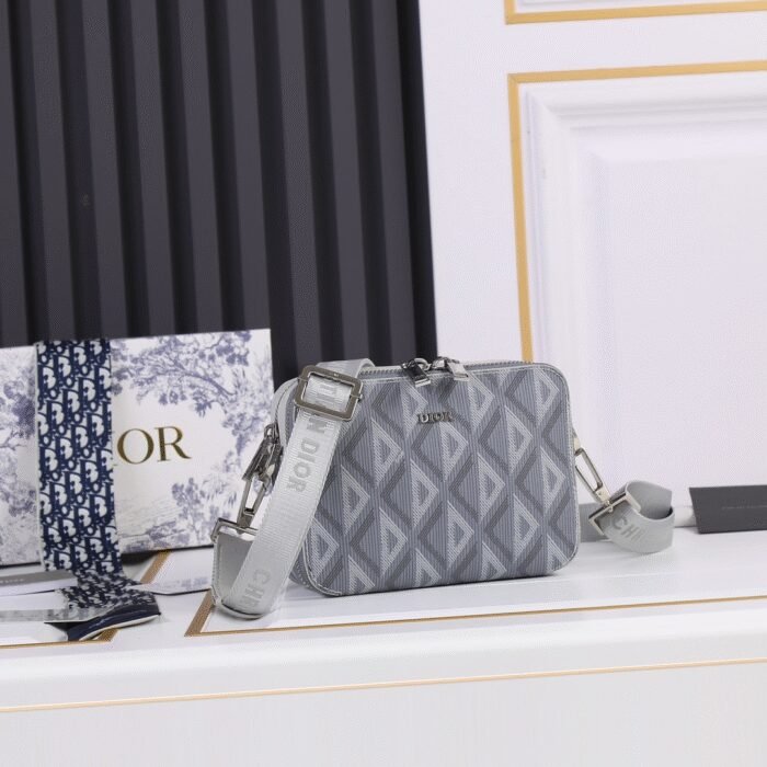 ⁦DIOR Oblique Classic Embroidery Crossbody Bag⁩ - الصورة ⁦5⁩