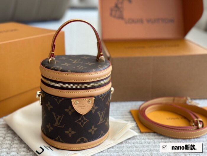 ⁦Louis Vuitton Cannes Shoulder Bag Handbag⁩ - الصورة ⁦1⁩